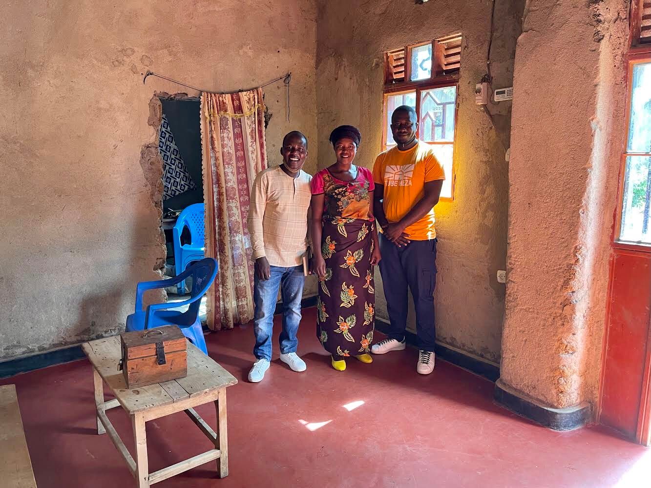 EarthEnable ปรับปรุงพื้นบ้านในชนบทรวันดา ด้วยนวัตกรรม 'พื้นดินขัดมัน ...